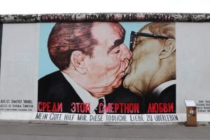 Bacio tra Erich Honecker e Leonid Breznev 